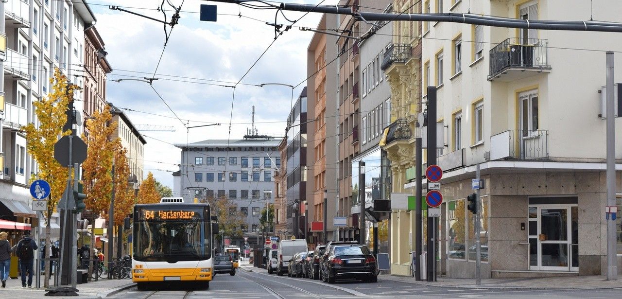 Vereisung der Fahrleitungen stoppt Straßenbahnen in Mainz (Foto: AdobeStock - Qju Creative 342407452)