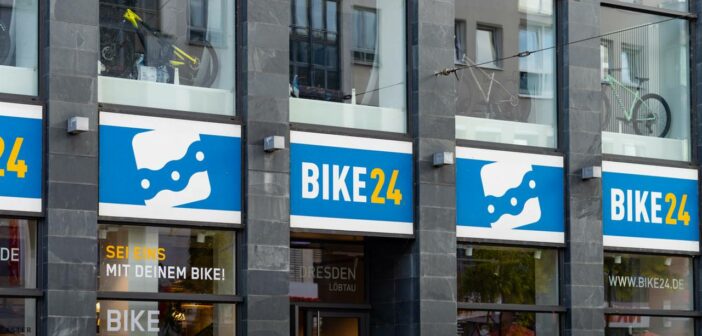 Ein Einblick in das umfangreiche Sortiment von bike24 – Fahrräder, Bekleidung und Zubehör (Foto: AdobeStock - 648136354 Felix Geringswald)